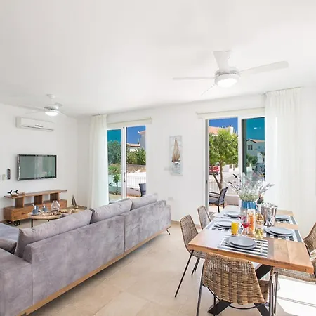 Villa The Ultimate 5 Star Holiday In With Private Pool And Close To The Beach Paralimni 1324