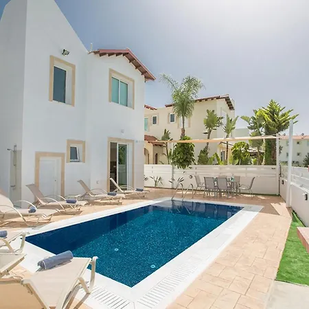 The Ultimate 5 Star Holiday In With Private Pool And Close To The Beach Paralimni 1324