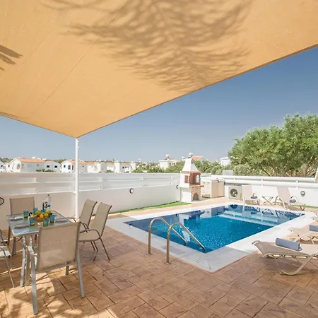 The Ultimate 5 Star Holiday In With Private Pool And Close To The Beach Paralimni 1324 فيلة بروتاراس
