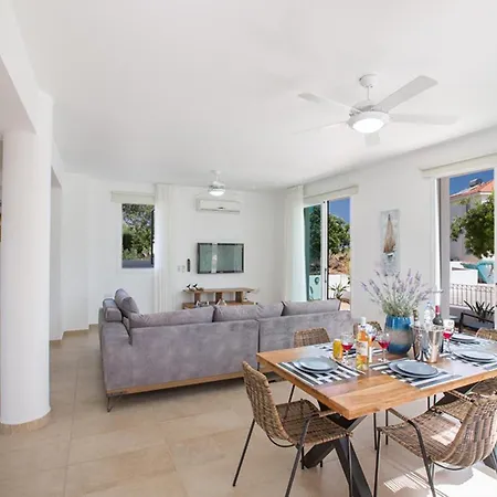 فيلة The Ultimate 5 Star Holiday In With Private Pool And Close To The Beach Paralimni 1324 *