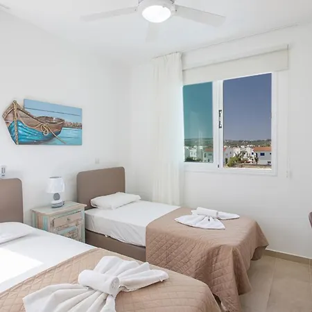 The Ultimate 5 Star Holiday In With Private Pool And Close To The Beach Paralimni 1324 فيلة *