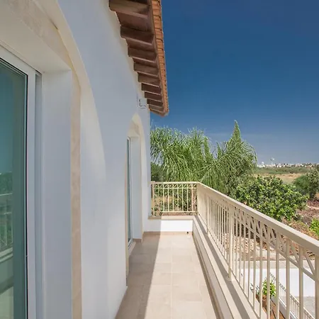 The Ultimate 5 Star Holiday In With Private Pool And Close To The Beach Paralimni 1324 فيلة *